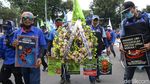 Potret Buruh Beraksi Lagi Tolak Omnibus Law
