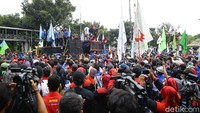 Presiden KSPSI, Andi Gani, meminta MK untuk tidak menganggap aksi buruh main-main.  