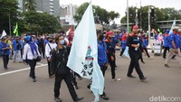 Presiden KSPI, Said Iqbal, mengatakan selain isu penolakan terhadap omnibus law, para buruh juga meminta penaikan upah minimum buruh.  