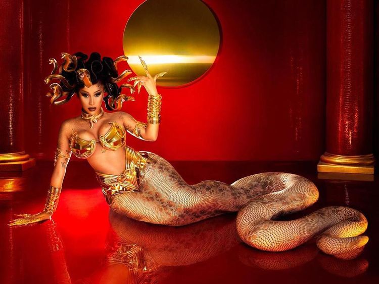 Cardi B Jadi Jelmaan Ratu Ular