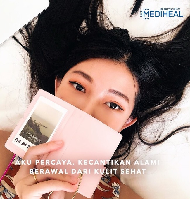 Selain Suzy, Cindy juga sering disamakan dengan artis Korea lain seperti Sowon Gfriend. Di YouTube, Cindy tampaknya memang cukup menyukai gaya makeup artis Korea karena sering membuat tutorialnya, mulai dari Jennie Blackpink, IU, Yoona, dan Suzy sendiri. Foto: Instagram @cindythefannie