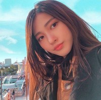 Bentuk mata dan wajah yang serupa membuatnya sekilas mirip mantan personel Miss A tersebut. Terlebih Cindy Thefannie dan Bae Suzy sama-sama sering tampil dengan rambut panjang bergelombang. Foto: Instagram @cindythefannie