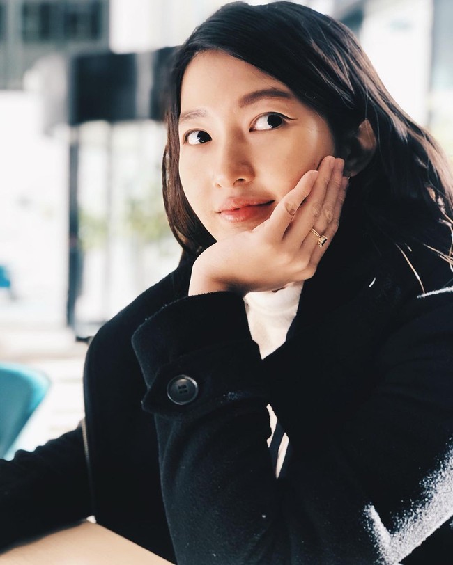 Wanita yang dianggap mirip dengan Suzy adalah Cindy yang wajahnya mungkin sudah familiar karena ia adalah selebgram dan YouTuber dengan banyak pengikut. Foto: Instagram @cindythefannie