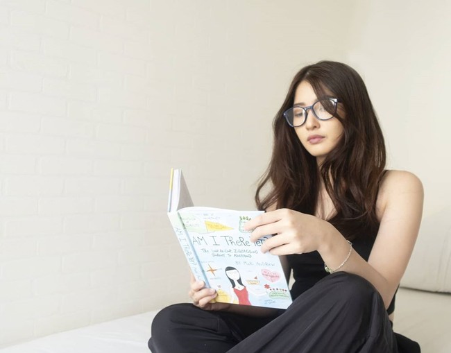 Tak bisa dipungkiri jika wanita yang belum lama ini menikah dengan seorang bule bernama Ruanth Thyssen tersebut punya kemiripan fitur wajah dengan Suzy. Foto: Instagram @cindythefannie