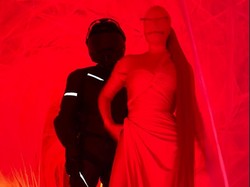 Foto: Rumah Berubah Jadi Sarang Laba-laba Raksasa, Kim Kardashian Dihujat