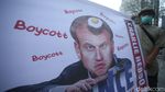 Ragam Poster Macron yang Dibawa Massa di Demo Bela Nabi
