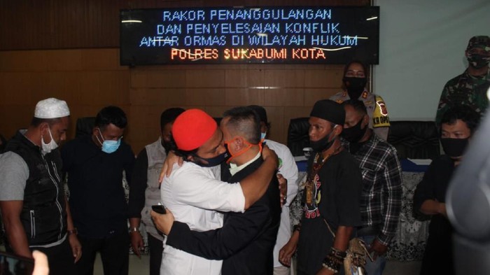 Dua kelompok ormas yang terlibat bentrok di Sukabumi sepakat berdamai