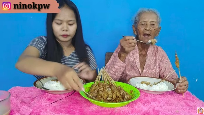 Eksis di YouTube, Mbah Klumpuk Cicip Pecel Lele hingga Tahu Crispy Eksis di YouTube, Mbah Klumpuk Cicip Pecel Lele hingga Tahu Crispy