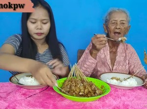 Eksis di YouTube, Mbah Klumpuk Cicip Pecel Lele hingga Tahu Crispy