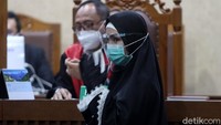 Di persidangan ini, Pinangki didakwa menerima suap USD 500 ribu dari USD 1 juta yang dijanjikan oleh Djoko Tjandra. Uang suap itu diterima Pinangki untuk mengurus fatwa Mahkamah Agung (MA) melalui Kejaksaan Agung (Kejagung) agar pidana penjara yang dijatuhkan pada Djoko Tjandra berdasarkan putusan PK (Peninjauan Kembali) Nomor 12 Tanggal 11 Juni 2009 tidak bisa dieksekusi sehingga Djoko Tjandra bisa kembali ke Indonesia tanpa harus menjalani hukuman pidana.