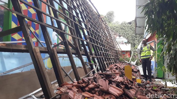 Gedung SDN Gentong Pasuruan kembali ambruk