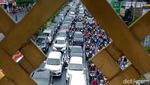 Hari Pertama Masuk Kerja Usai Libur Panjang, Margonda Depok Macet