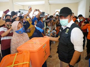 Gubernur HD Janjikan Bangun Kembali Rumah Korban Banjir Muara Enim