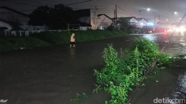Hujan Kembali Mengguyur, Banjir Makin Parah Menerjang Sejumlah Desa Pasuruan