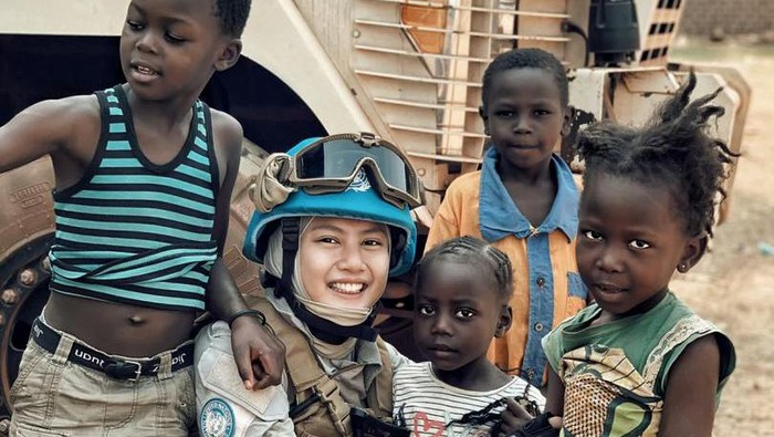 Polwan dari Yogyakarta, Briptu Hikma Nur Syafa, tergabung dalam petugas penjaga perdamaian PBB di Afrika Tengah. Seperti apa potretnya saat bertugas di Afrika?