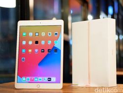 Unboxing iPad 8th Gen, Tablet Murah Apple Berdesain Klasik