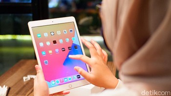 iPad generasi kedelapan ini mendukung Apple Pencil generasi pertama. Foto: Adi Fida Rahman/detikINET