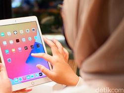 Unboxing iPad 8th Gen, Tablet Murah Apple Berdesain Klasik