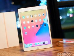 Unboxing iPad 8th Gen, Tablet Murah Apple Berdesain Klasik