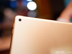 Unboxing iPad 8th Gen, Tablet Murah Apple Berdesain Klasik