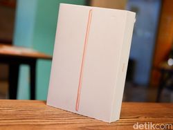 Unboxing iPad 8th Gen, Tablet Murah Apple Berdesain Klasik