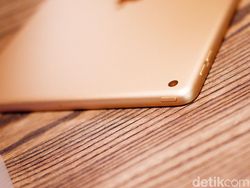 Unboxing iPad 8th Gen, Tablet Murah Apple Berdesain Klasik