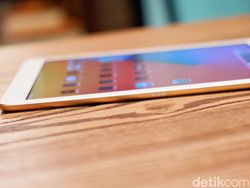 Unboxing iPad 8th Gen, Tablet Murah Apple Berdesain Klasik