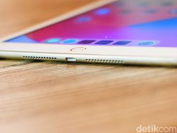 Unboxing iPad 8th Gen, Tablet Murah Apple Berdesain Klasik