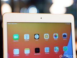 Unboxing iPad 8th Gen, Tablet Murah Apple Berdesain Klasik