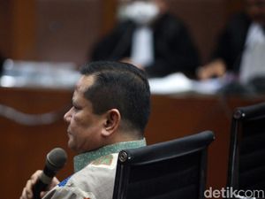 Video Irjen Napoleon Didakwa Terima Suap Rp 6 Miliar