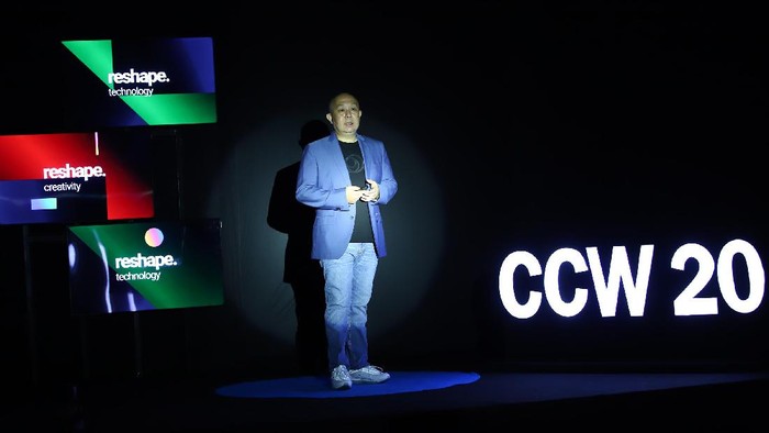 Jenius BTPN Gelar Co.Creation Week 2020 Secara Virtual AKARTA,02/11-Jenius Co Creation Week 2020.
Digital Banking Head Bank BTPN Irwan S. Tisnabudi, membuka ajang kokreasi dan kolaborasi tahunan, Jenius Co.Creation Week 2020 di Jakarta, Senin (02/11/2020). Acara yang mengusung tema Reshape diharapkan dapat mengajak masyarakat digital savvy untuk berteman dengan perubahan. Rangkaian acara yang terdiri dari kompetisi, conference, dan talks dengan tiga pilar yaitu teknologi, kreativitas, dan finansial berlangsung hingga 6 November 2020 secara virtual.
