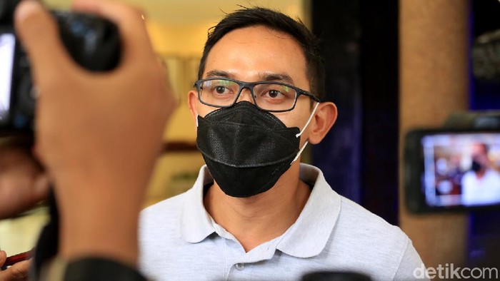 Kabag Humas Pemkot Surabaya, Febriadhitya Prajatara