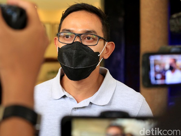 Kabag Humas Pemkot Surabaya, Febriadhitya Prajatara