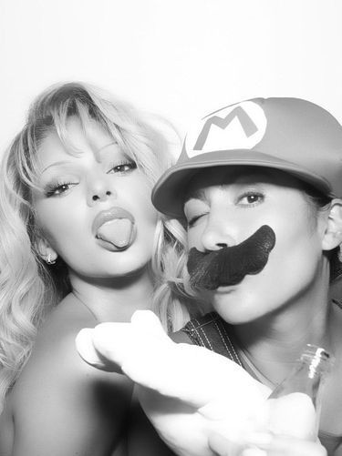 Kendall Jenner Kendall Jenner menggelar pesta Halloween.