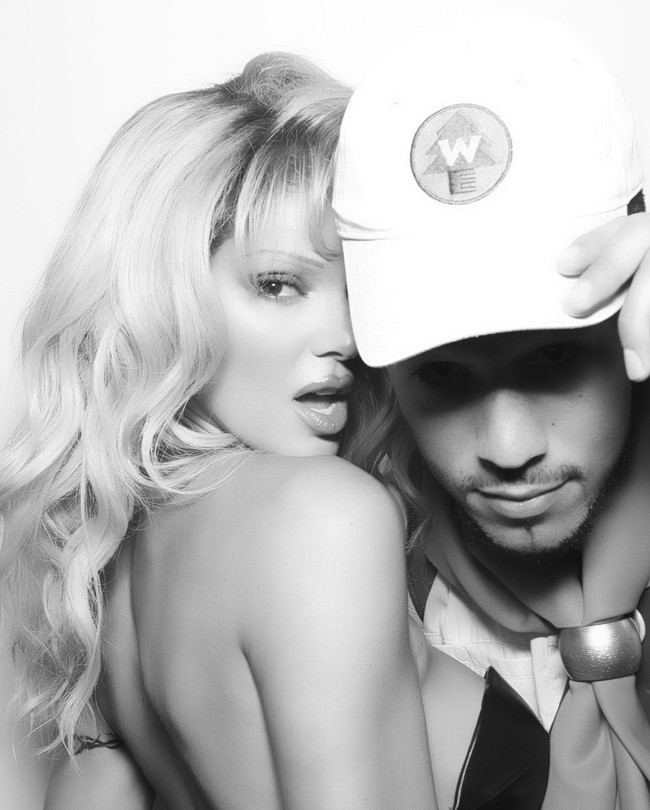 Pesta Halloween yang digelar Kendall Jenner semalam menuai kritik pedas. Ia dianggap tidak peka dengan kondisi pandemi COVID-19 yang terus meningkat di Amerika Serikat. Foto: Instagram/@kendalljenner