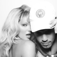 Pesta Halloween yang digelar Kendall Jenner semalam menuai kritik pedas. Ia dianggap tidak peka dengan kondisi pandemi COVID-19 yang terus meningkat di Amerika Serikat. Foto: Instagram/@kendalljenner