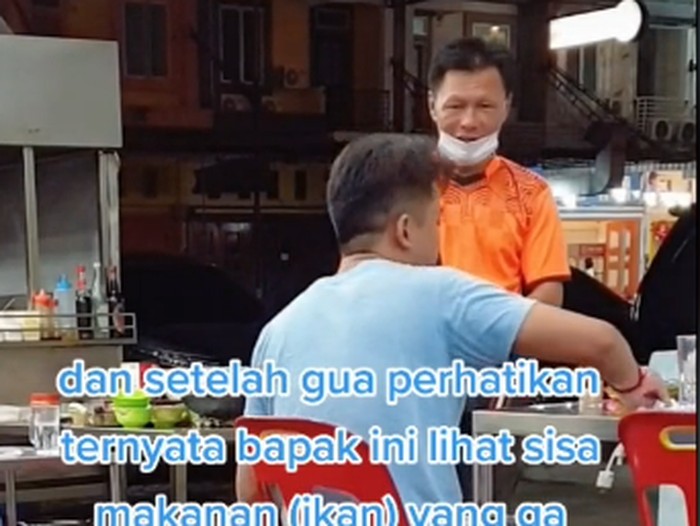 Kisah Haru Pria Minta Makanan Berujung Ditraktir