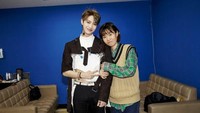 Park Ji Sun pernah datang ke konser Taemin dan foto bareng di belakang panggung. (Foto: dok. Istimewa) 