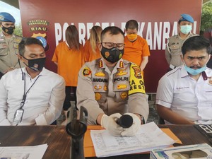 Tipu WNI dengan Modus Tolak Bala, 2 WN China di Pekanbaru Ditangkap