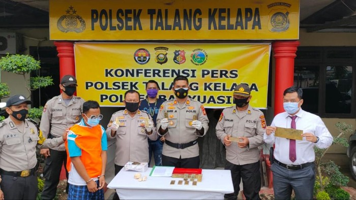 Konferensi pers penangkapan duku tunanetra yang tipu pasiennya Rp 146 juta