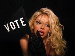 10 Gaya Artis Rayakan Halloween 2020, Kendall Jenner Paling Bikin Pangling