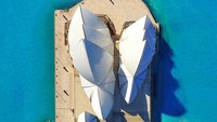 Terakhir ada Sydney Opera House yang ikonik di Australia. Bentuknya cukup unik ya kalau dilihat dari udara (dok Budget Direct)