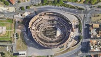 Siapa yang tidak mengenal Colosseum di Roma, Italia. Berikut potret digitalnya dari udara (dok Budget Direct)