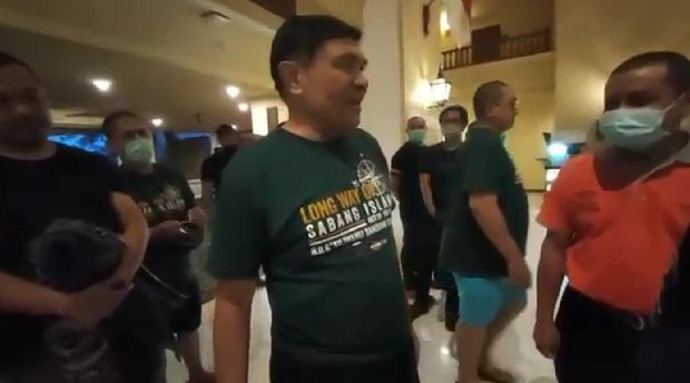 Letjen (Purn) Djamari Chaniago saat diwawancara wartawan terkait kasus pengeroyokan prajurit TNI oleh anggota klub moge di Bukittinggi (Screenshot video viral)