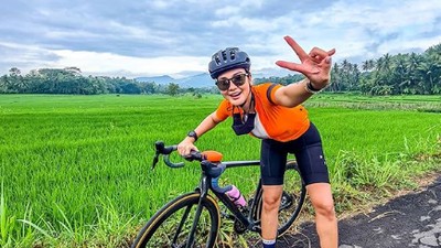 Luna Maya yang Seru-seruan di Jawa Tengah