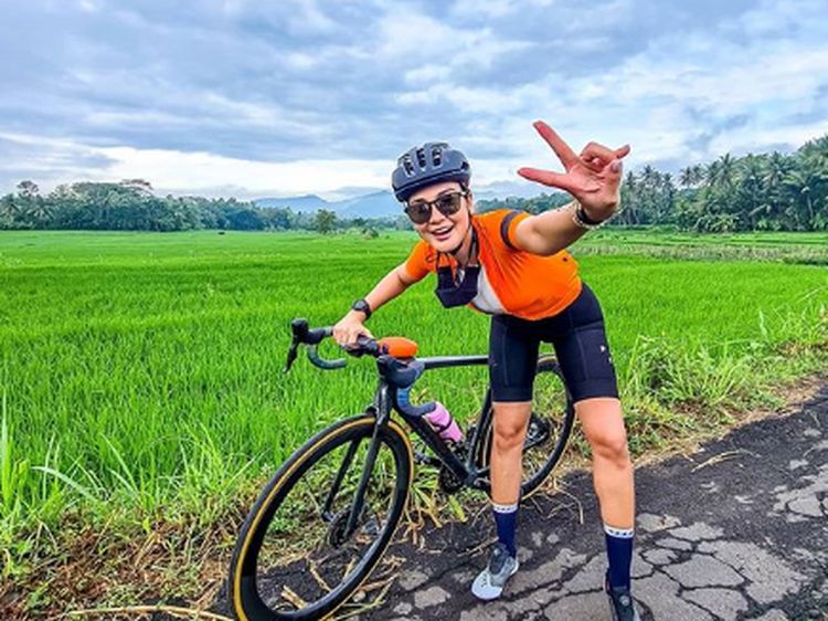 Luna Maya yang Seru-seruan di Jawa Tengah
