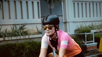 Luna Maya menikmati liburannya dengan gowes. (Luna Maya/Instagram)