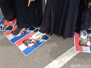Massa Aksi Bela Nabi di Bandung Serukan Boikot Produk Prancis