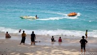 Bagi wisatawan yang menyukai diving, snorkeling, atau hanya sekedar bermain di pantai--maka bisa coba main ke Likupang, Sulawesi Utara.