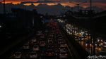 Foto Populer Pekan Ini: Kudeta Myanmar-Teroris Makassar Ditahan